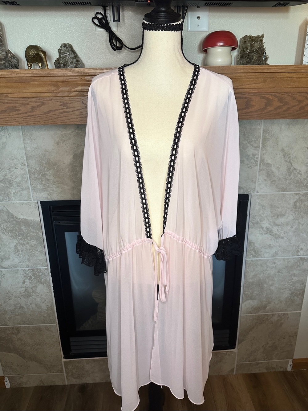 Vintage 1980’s Cinema Etoile Women's Pink Lace-Trim Sheer Robe Size 2X
